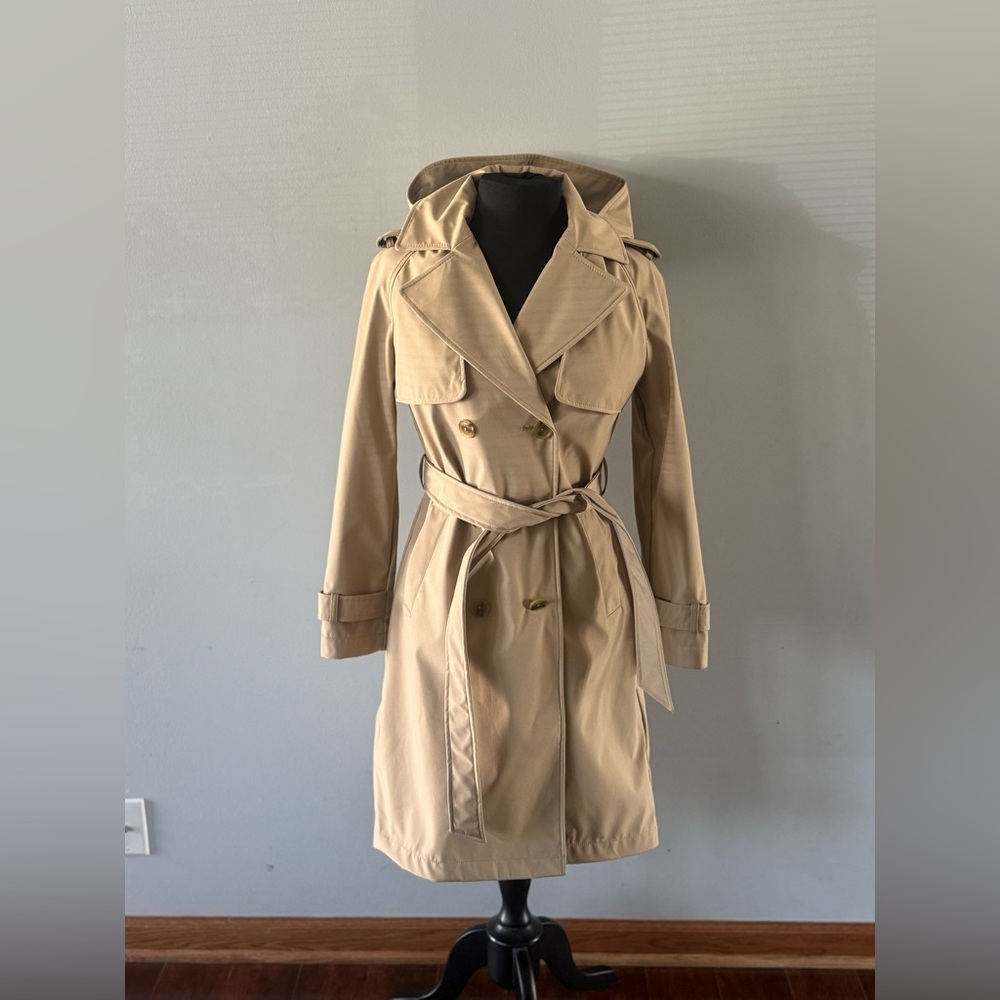 NWOT BCBG beige trench with hood